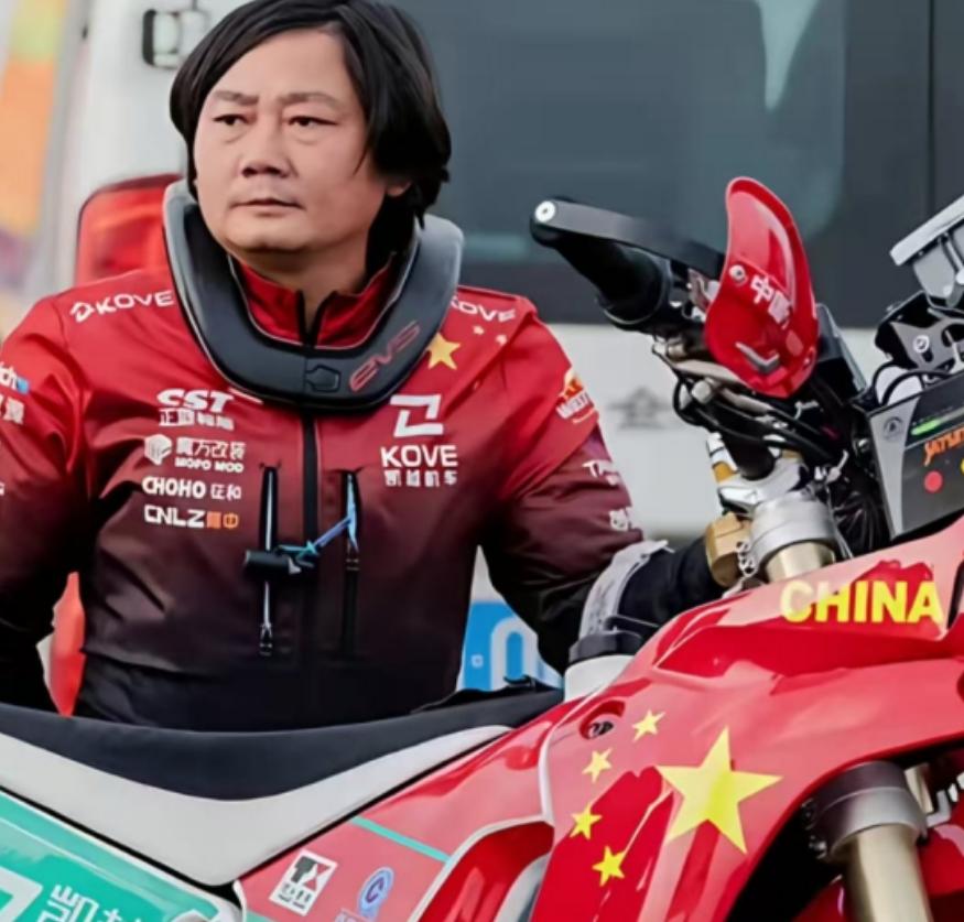 张雪机车创始人张雪说，我知道自己年龄、个子当赛车手都不占优势，可还是不想放弃，2