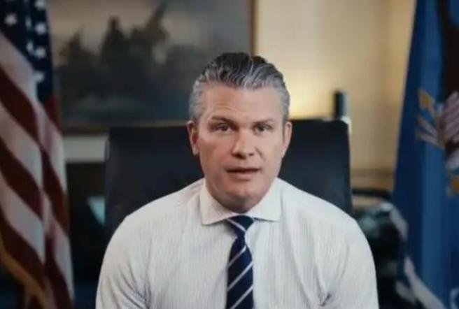 美国国防部长赫格塞思签署了一道让人头皮发麻的文件。从今以后，所有美军士兵，可以在