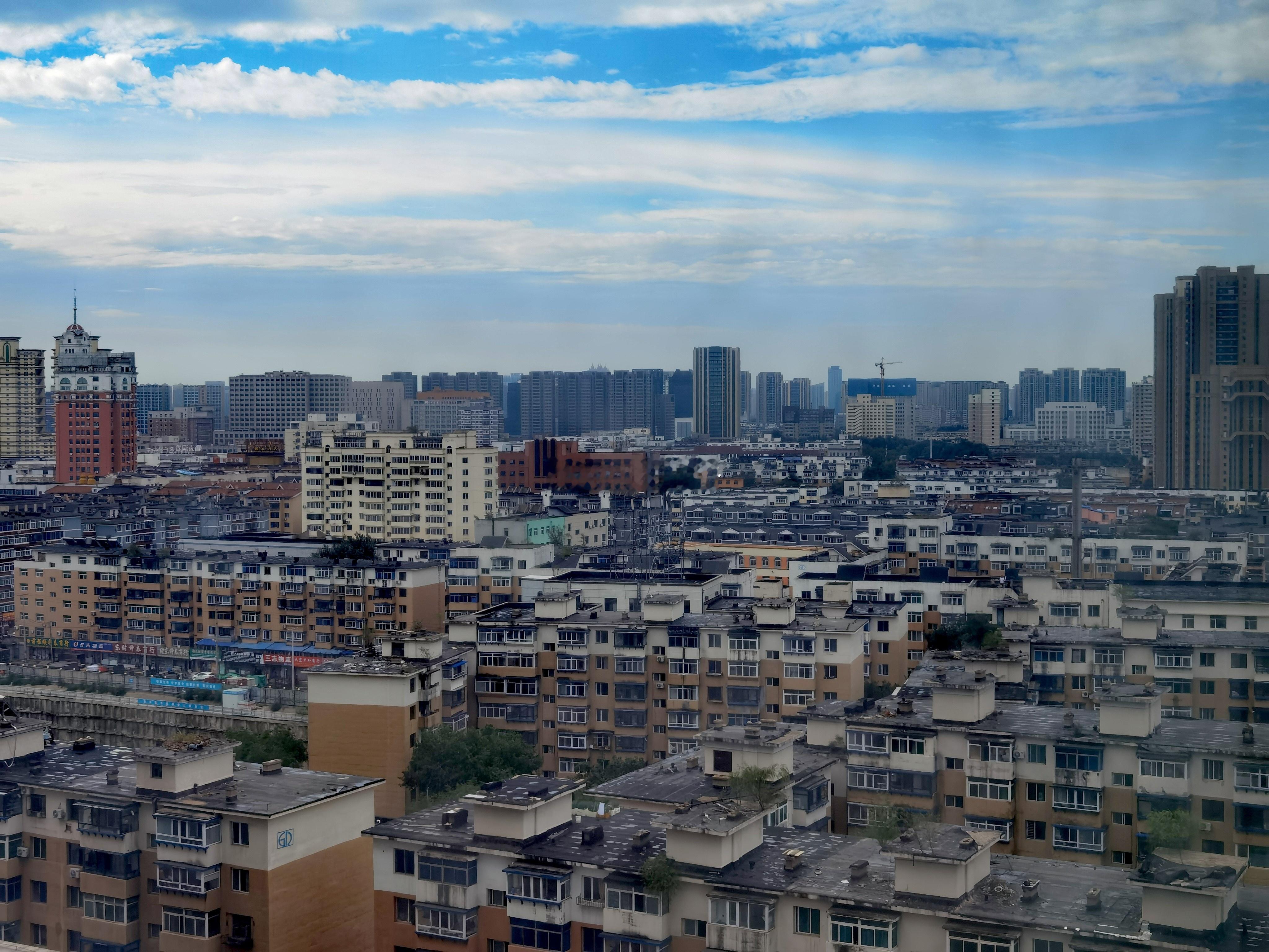沈阳今早下过雨，早上起来有点闷，这是让我提前适应一下待会儿浙江湿热的气温么？[允