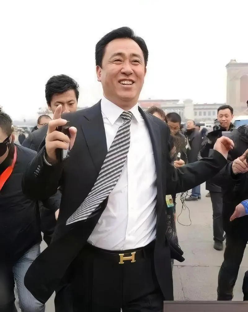 许家印既然建牢，就有可能有限制人身自由等一系列的黑社会性质行为。
他的香港豪宅有
