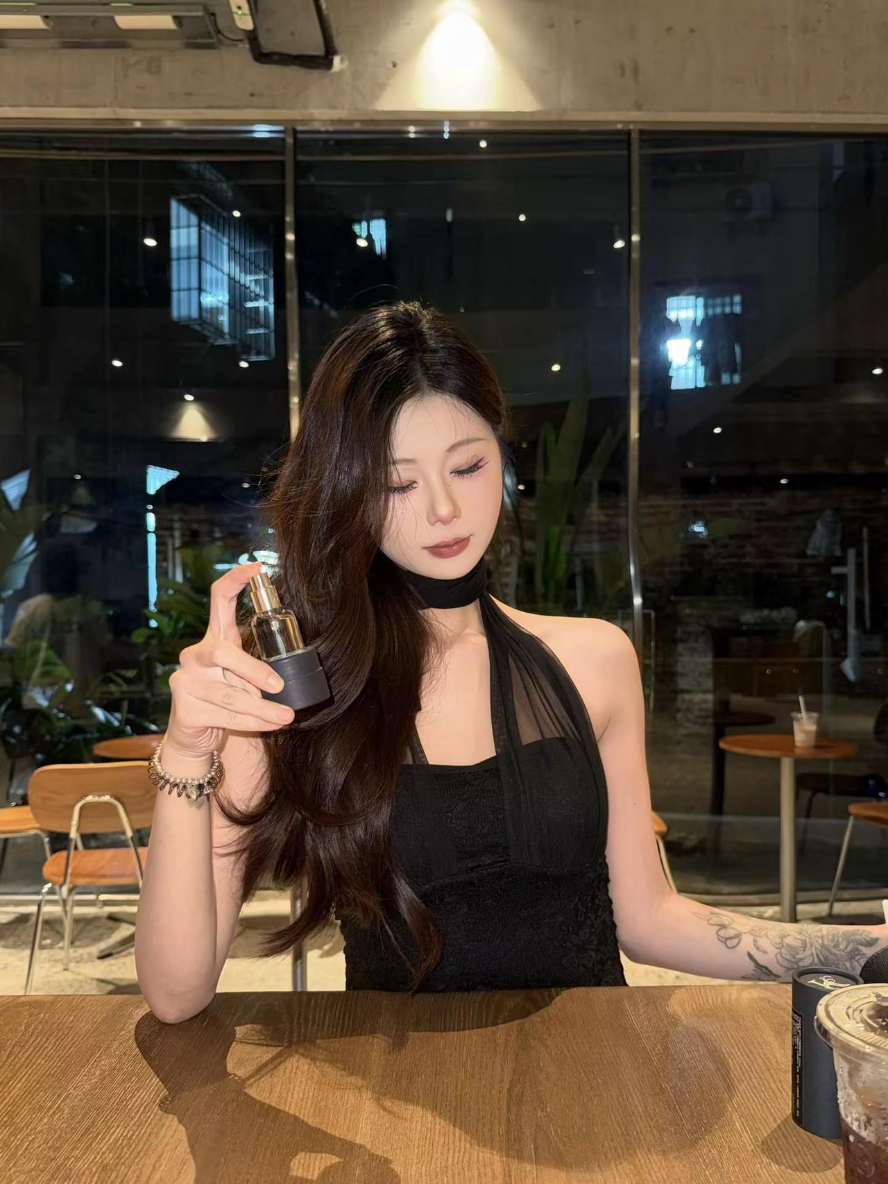 我总说你身上有独特的香水味，直到离开之后才知道它的后调是我的眼泪keepiiif