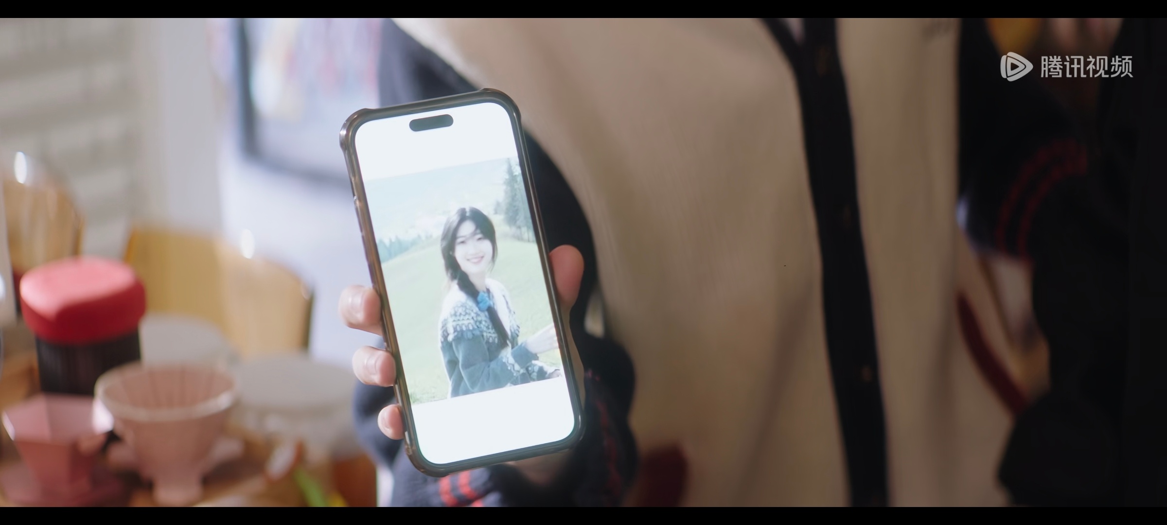 大吉中介你怎么这么搞笑呢？柳柳消失了，拿照片去找柳柳结果是曾宥臻微博的一组照片 
