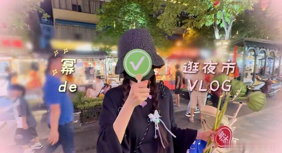 杨幂下意识收集狐狸和蜜蜂 辛苦送来的今日新鲜幂太可爱了，听到那句“有小蜜蜂吗”心