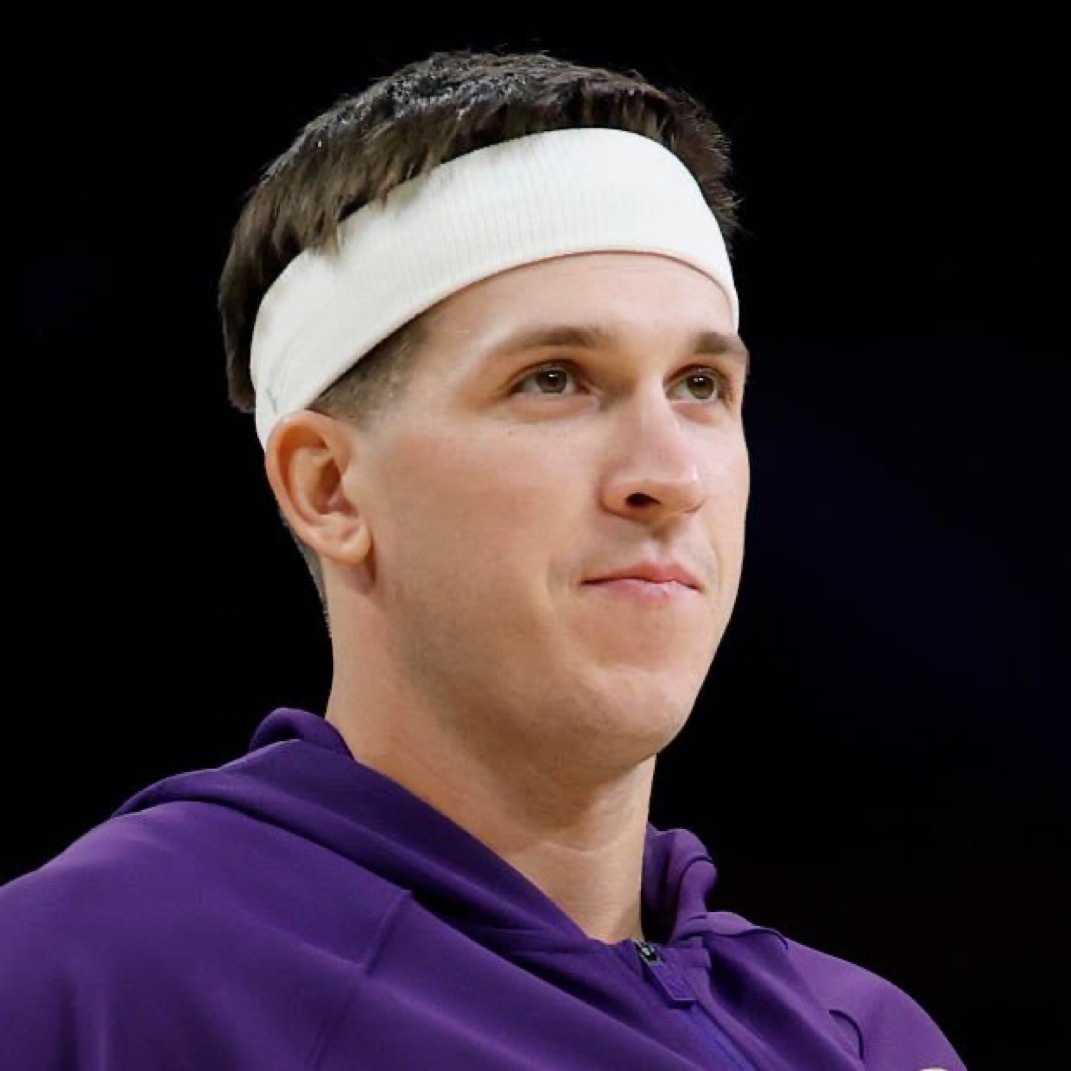 开拓者战胜湖人里夫斯两战轰92分奥斯汀·里夫斯本赛季🤯41分、5助攻、4篮板5