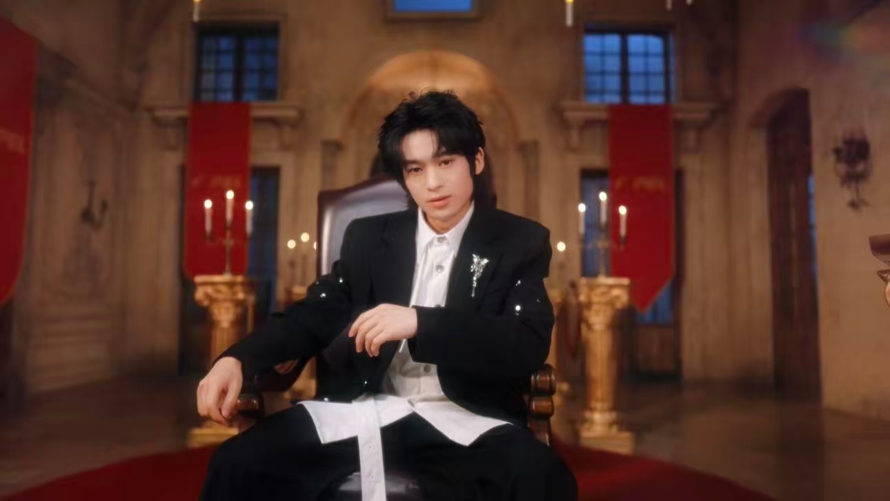 谁能拒绝PEL选手西装 西装一穿气场全开，收起赛场上的锋芒也能帅出新高度，PEL