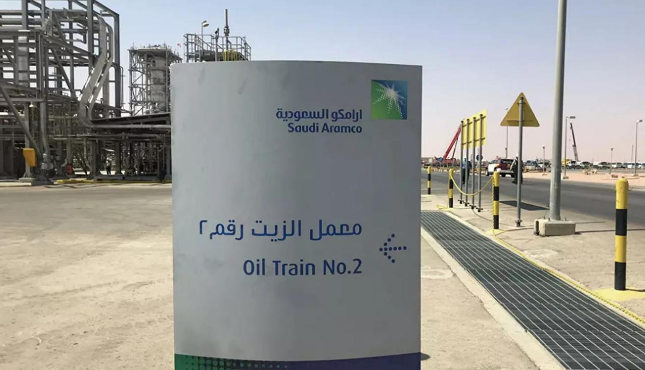 彭博社报道称，由于中东冲突导致霍尔木兹海峡关闭，造成石油供应中断，沙特阿拉伯将于