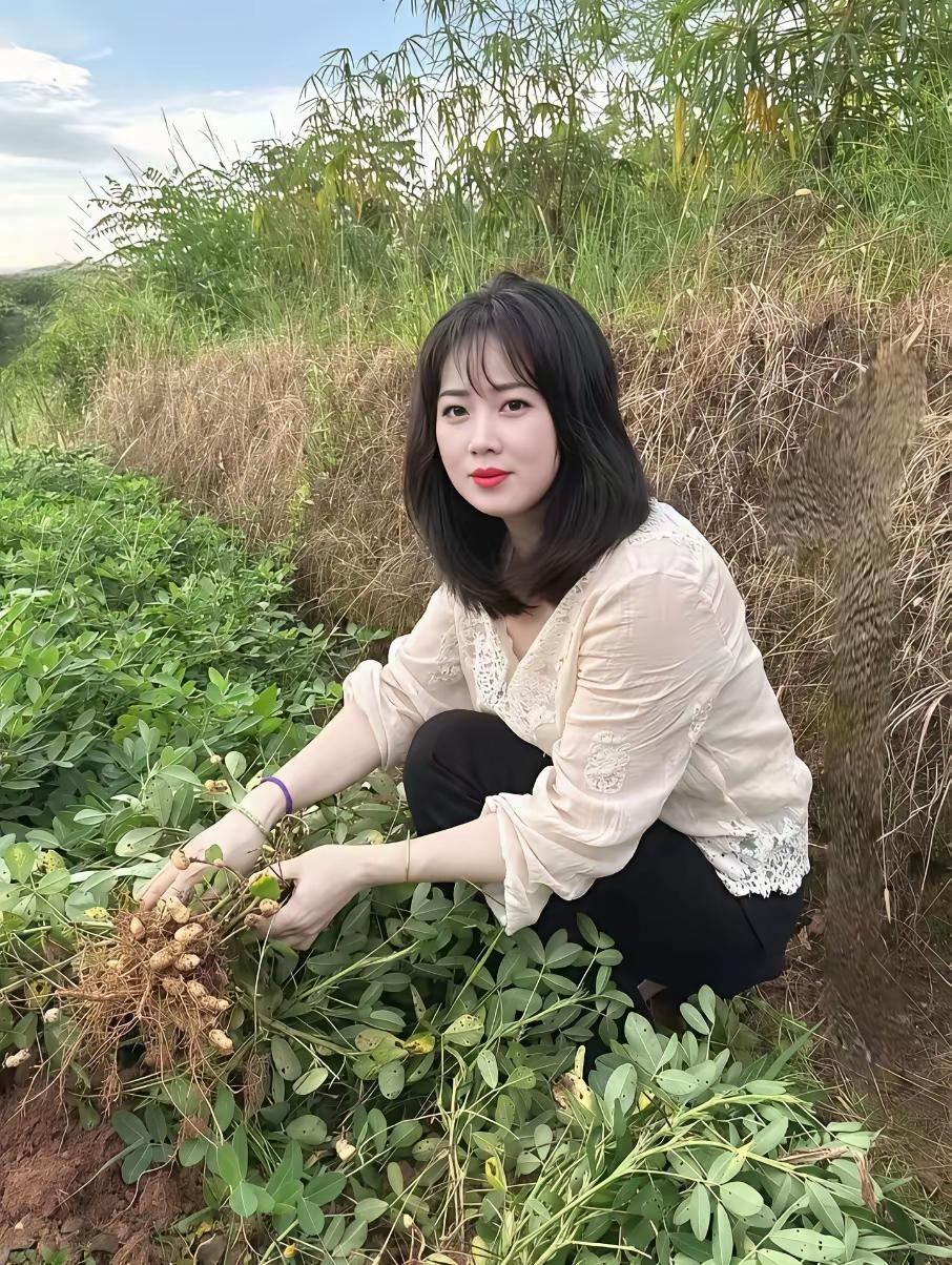 还是自己辛苦种的花生吃着更香甜！
香在嘴里，甜在心中。