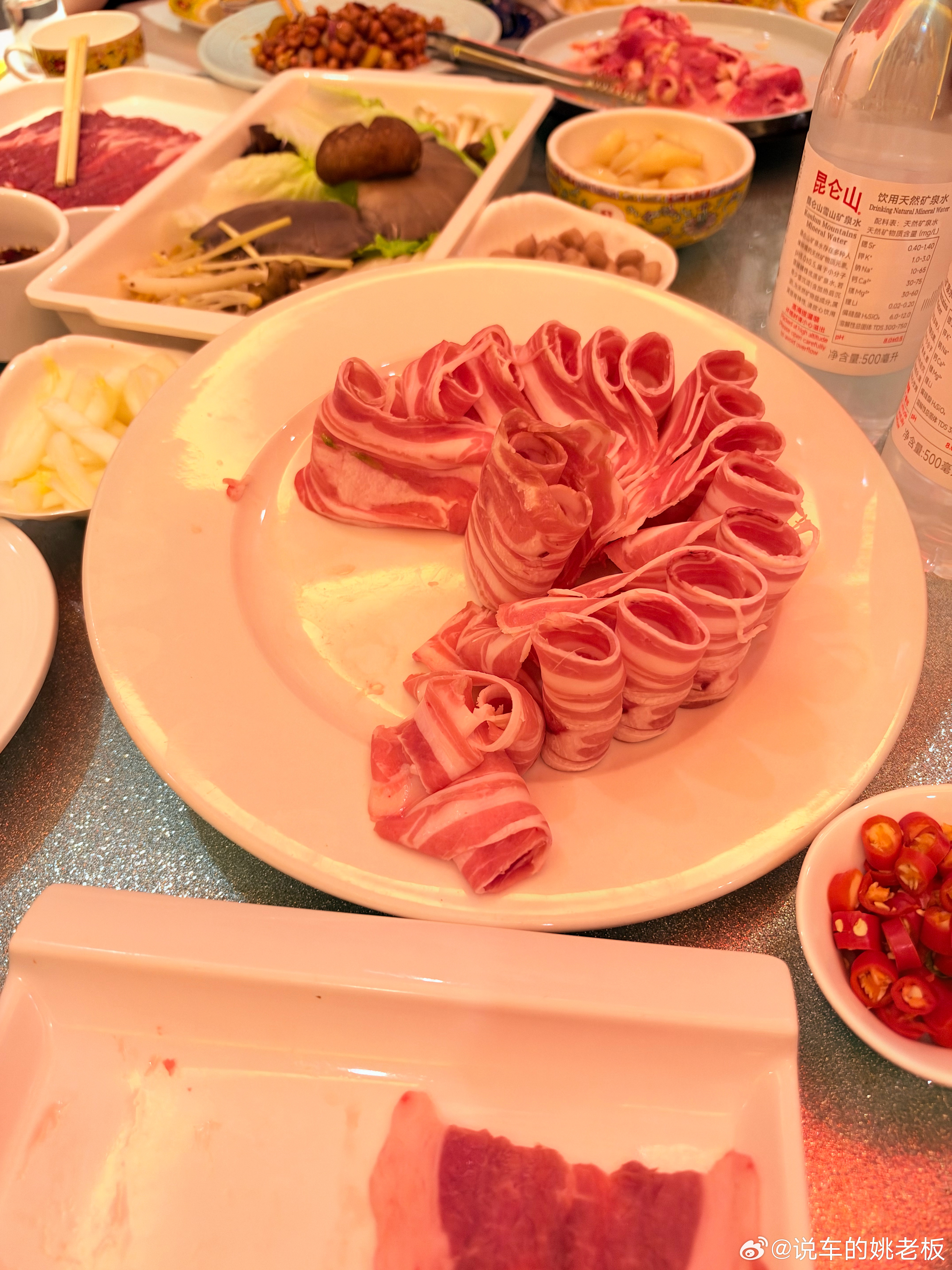 到了北京怎么能不吃点涮羊肉呢[yeah]  ​​​