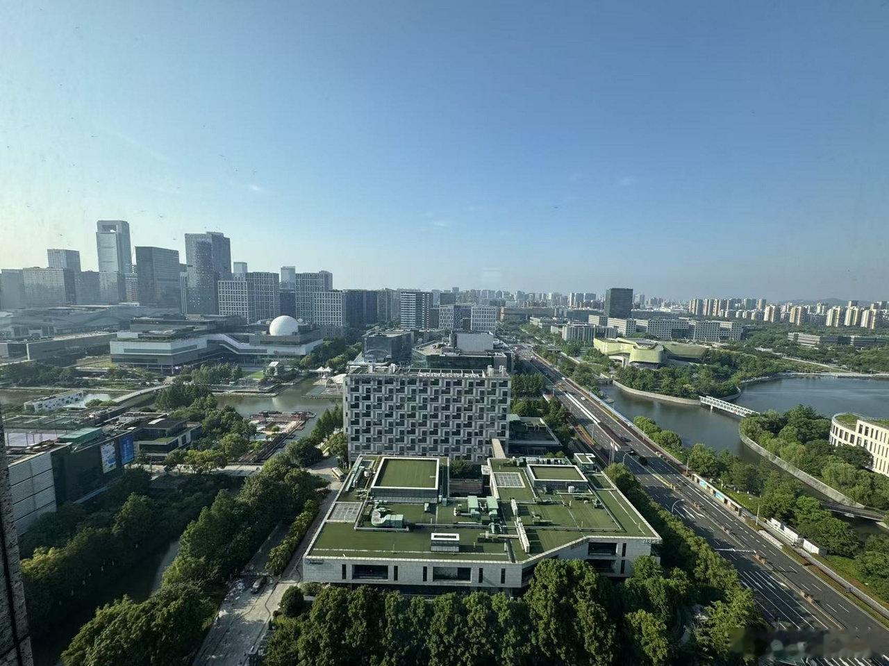 宁波楼市三方发力提振市场信心 近日，宁波召开房企座谈会，政企共话楼市发展，上半年