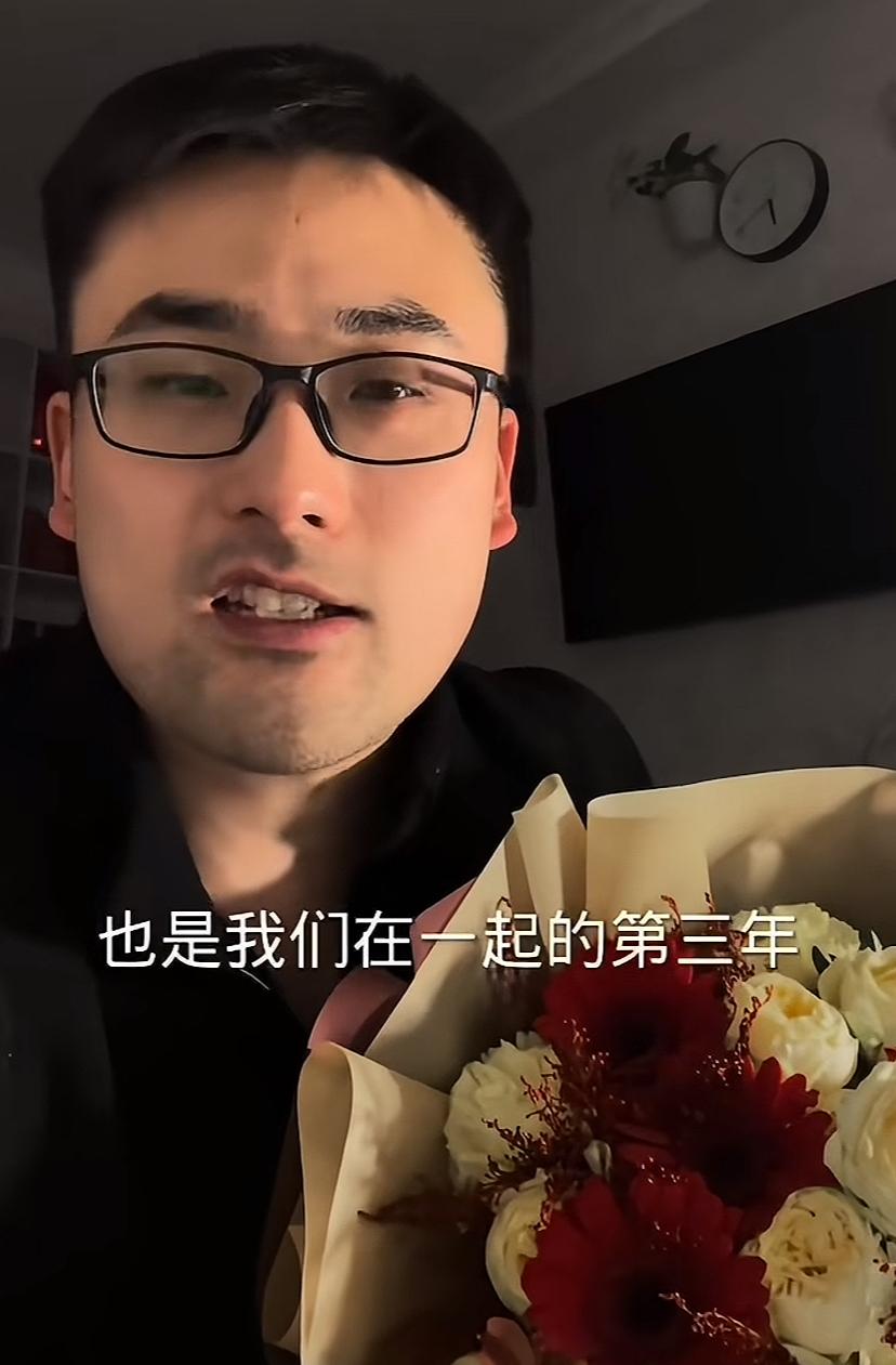 老和尚说，基辅又停电了，街上黑糊糊的，老婆过生日，他花270元买了一束花。他说可