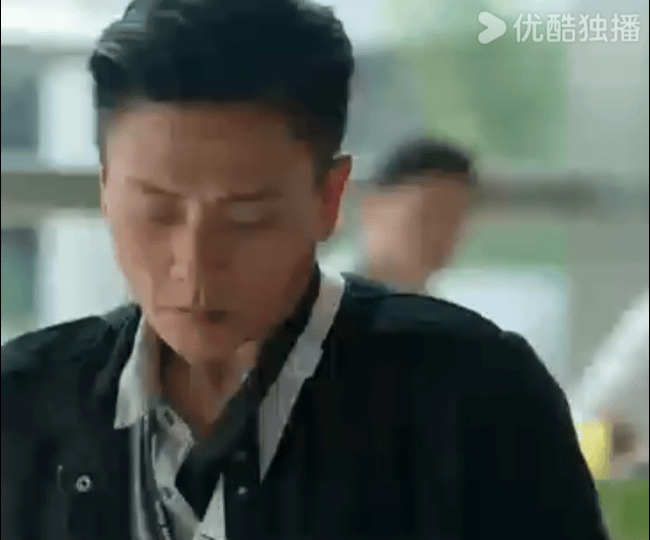 黄宗泽新剧天崩开局这样的开局太惨了，感觉他是带着同事的意念活着的，他只有自己活着