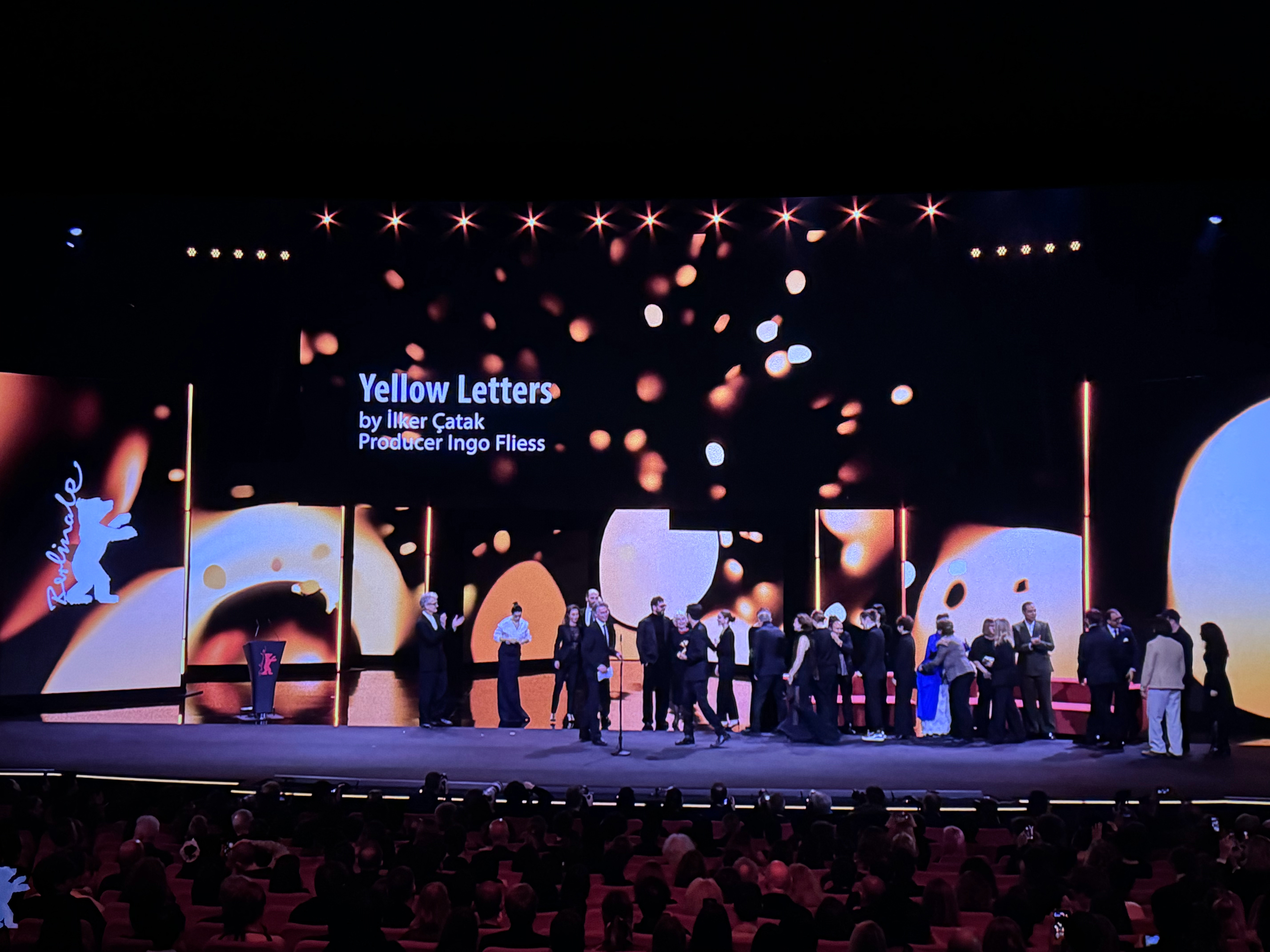 柏林电影节本届金熊的得主《告知信》，这部质量其实也不错，就是第二天放的容易被人忽