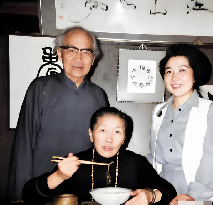 佘爱珍答应嫁给胡兰成之前，开出了一个让他终生难忘的条件：婚后一切财产必须归她掌管