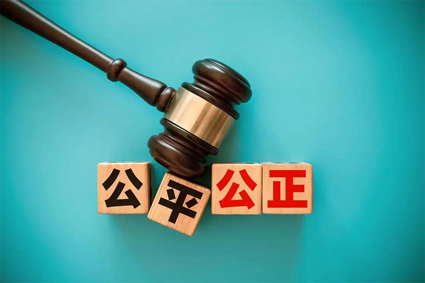 网络上有一种非常阴毒的声音，常常刻意放大部分群体不切实际的诉求，打着为民发声的幌