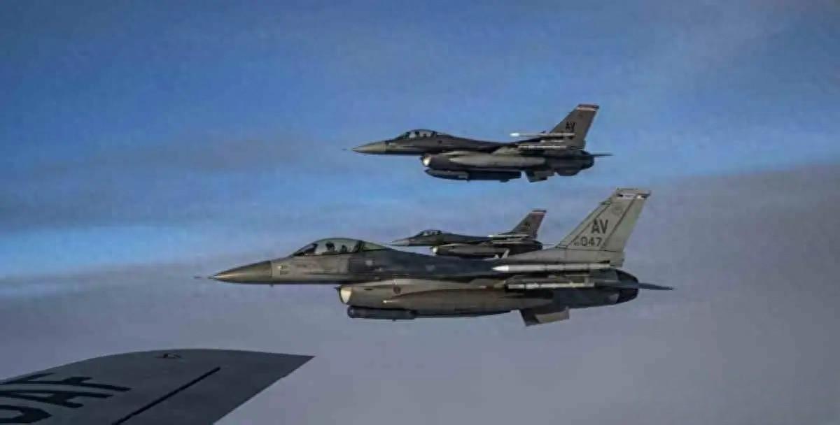 过年期间中美黄海军机对峙事件其实F-16只是护航小角色，后边的大家伙才是主角，怪