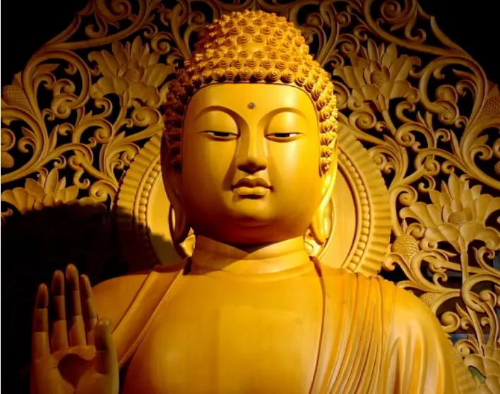 恭迎如来佛祖诞辰日，祈福如来佛祖多多赐予幸福、平安、健康，希望在未来的日子里，能