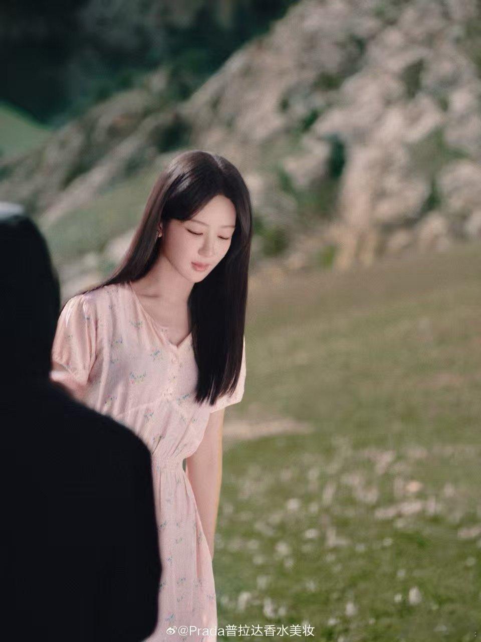 杨紫拍摄现场图杨紫莫测瞬间杨紫拍摄现场图，爱了，[抓狂][抓狂] ​​​