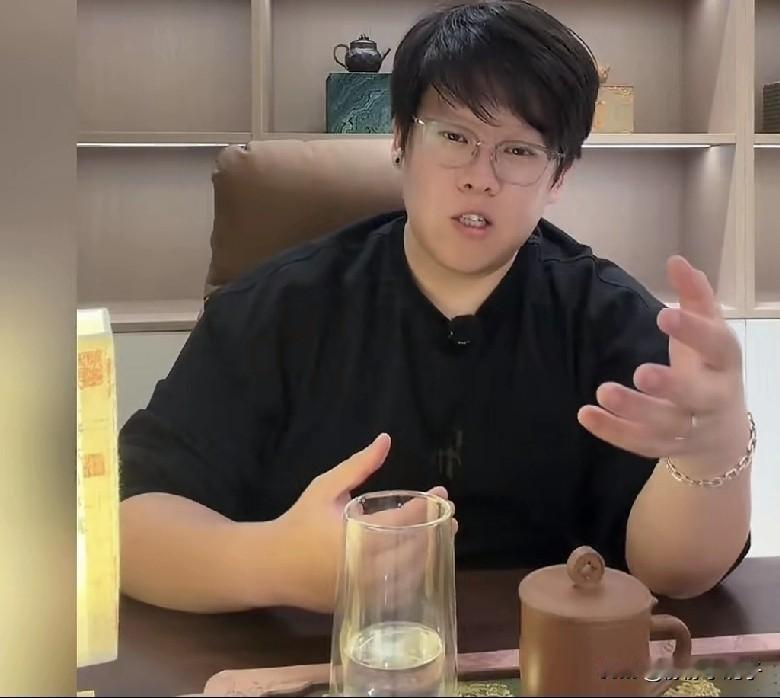 38岁大郎直言：感觉自己身体一直不舒服，好像透支了，各方面压力很大。

中医馆的