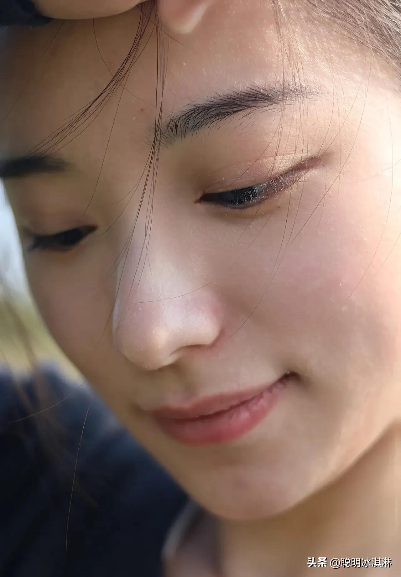 清爽日常，从脸开始  
每天认真护肤，只为一张干净脸庞。  
阳光下的自信，藏不