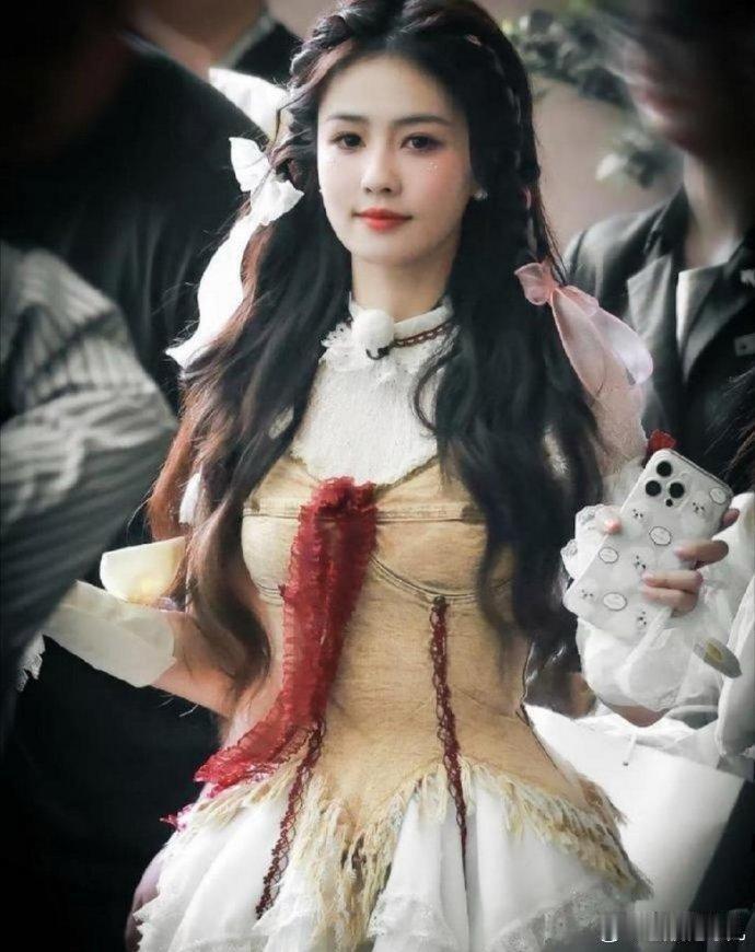 白鹿在《奔跑吧》中的表现可谓是其职业生涯的高光时刻。 ​​​
