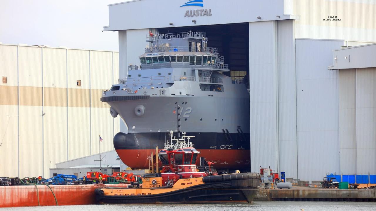 美Austal USA船厂下水第三艘新一代Navajo级应急救援拖船。
新拖船的