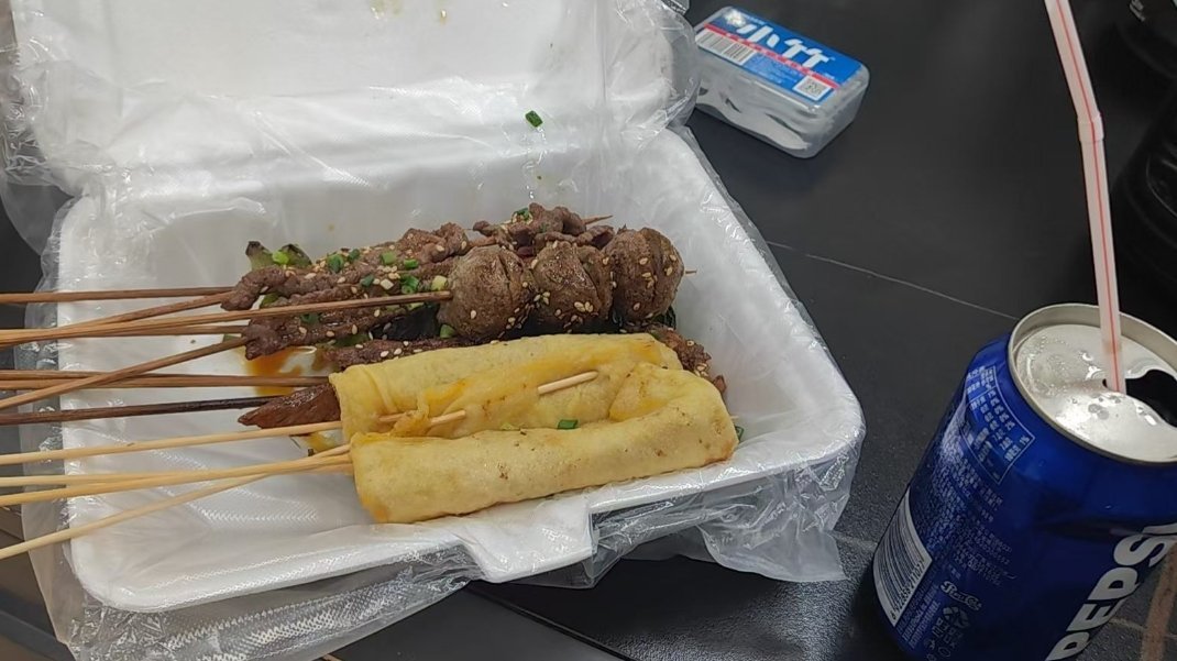 人这一生，风雨兼程，只有食物能在深夜抚慰人心！ 