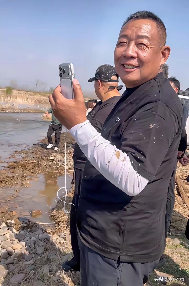 于总用的是什么牌子手机拍照，颜色挺好看的