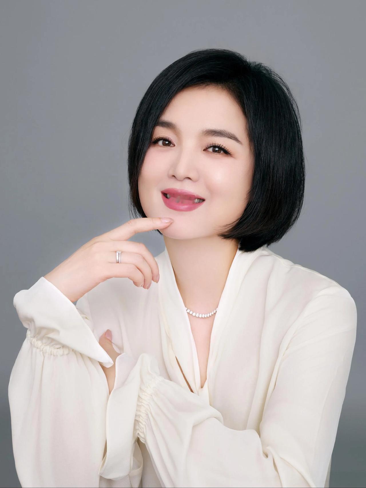 曾经连续七年等上春晚舞台的白雪，38岁离婚，婚后独自扶养孩子

说起白雪，很多人