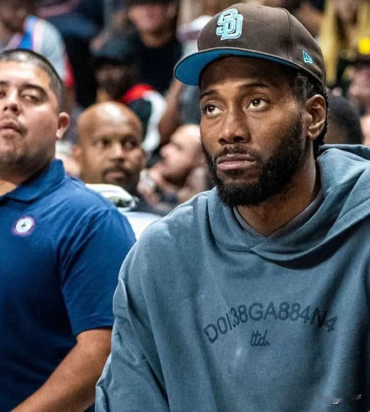 伦纳德的伤势一直是一个谜，但是又能骗过很多NBA老板以及管理层，还能利用“季后赛