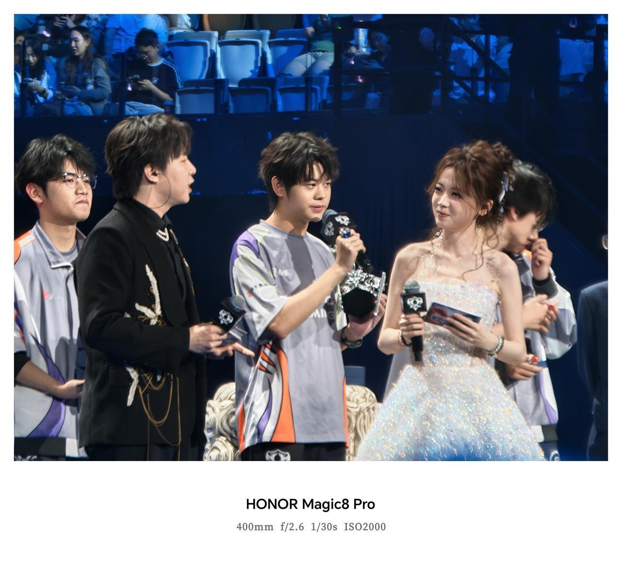 荣耀Magic8 Pro与增距镜的完美结合，捕捉到了KSG队史首冠的辉煌瞬间。现