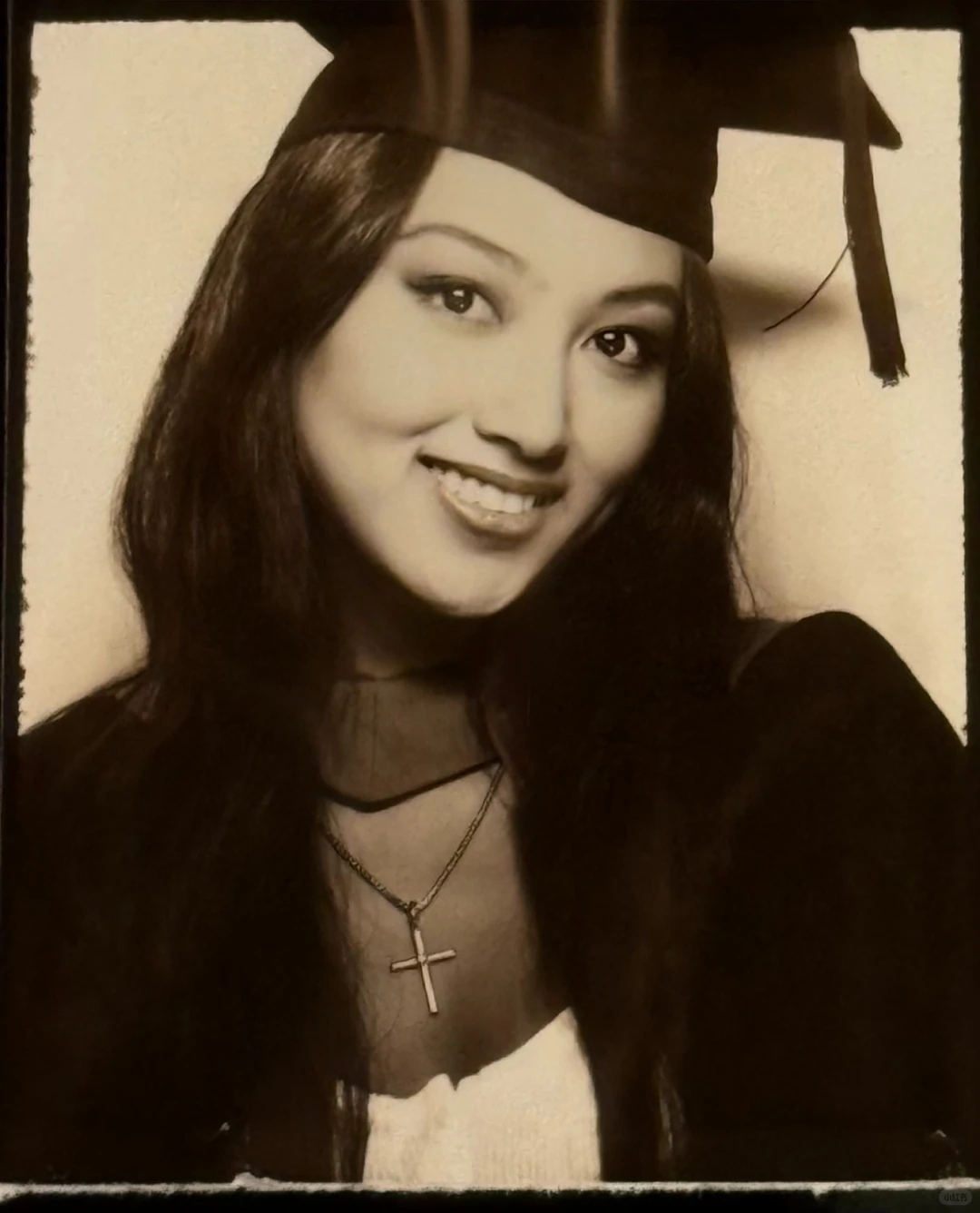 任达华女儿任晴佳晒毕业照，她不仅长得好看，还是大学霸，她是哥伦比亚大学的。娱乐圈