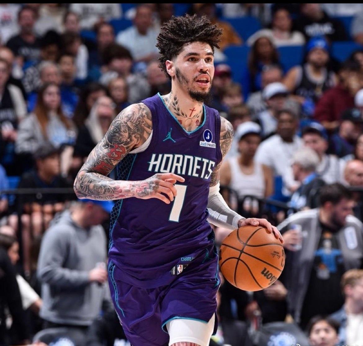 据BrettSiegel报道，拉梅洛·鲍尔预计将留在夏洛特黄蜂队直至本赛季结束。