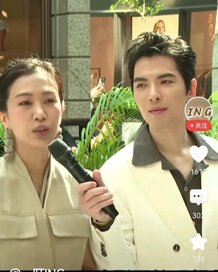 萧敬腾老婆这状态真不错，知性优雅大方得体，虽有年龄差，但却很般配！