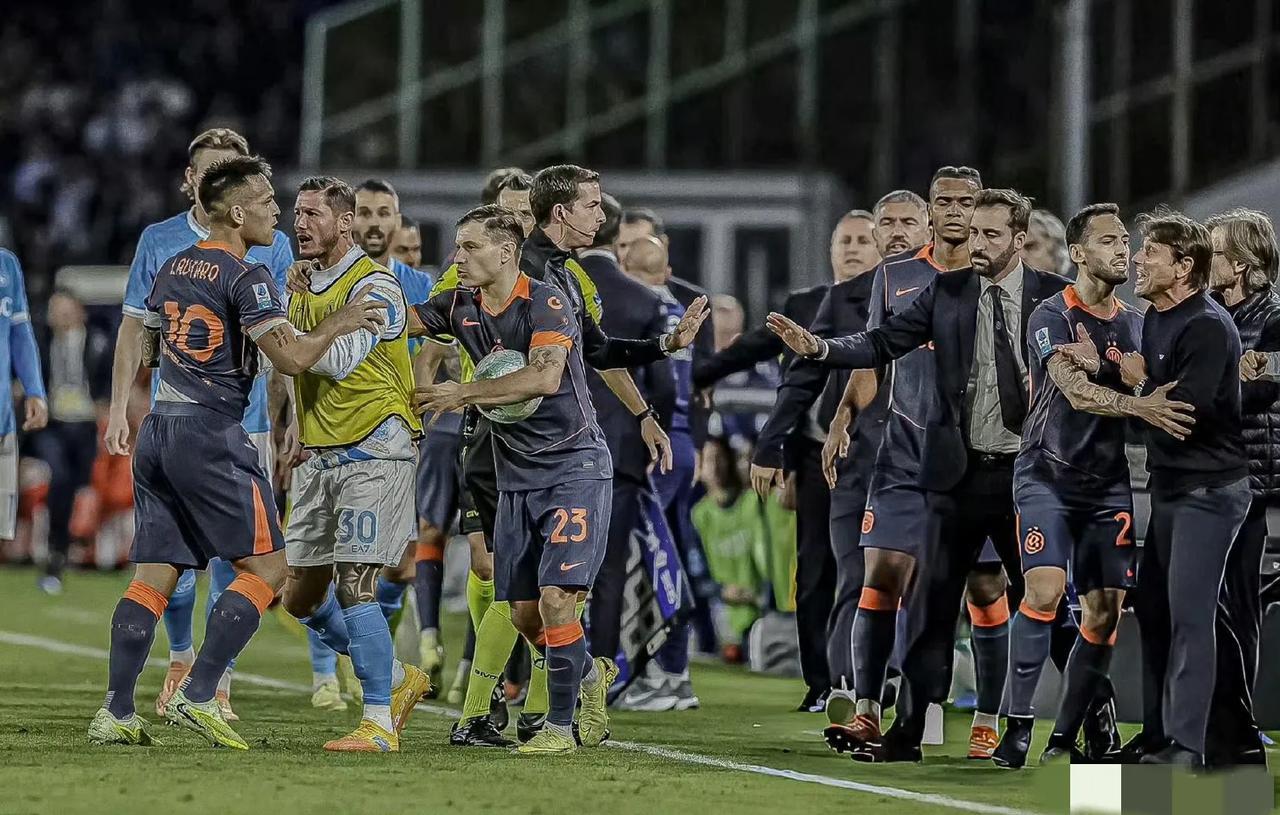 有件事没明白，就是一个巴西球员，在国米和那不勒斯都踢过球的胡安，在蓝黑踢球时，外