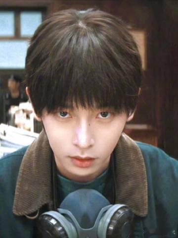 彭昱畅打完元旦工又打寒假工 期待彭昱畅在寒假工作中的表现，他的每一个镜头都散发着