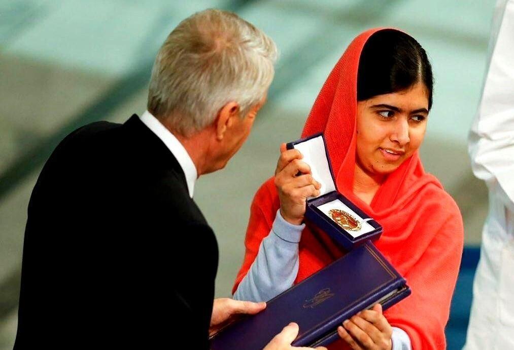 道貌岸然，挪威前首相、前诺贝尔和平奖委员会主席，托尔比约恩·亚格兰，因为跟那个臭