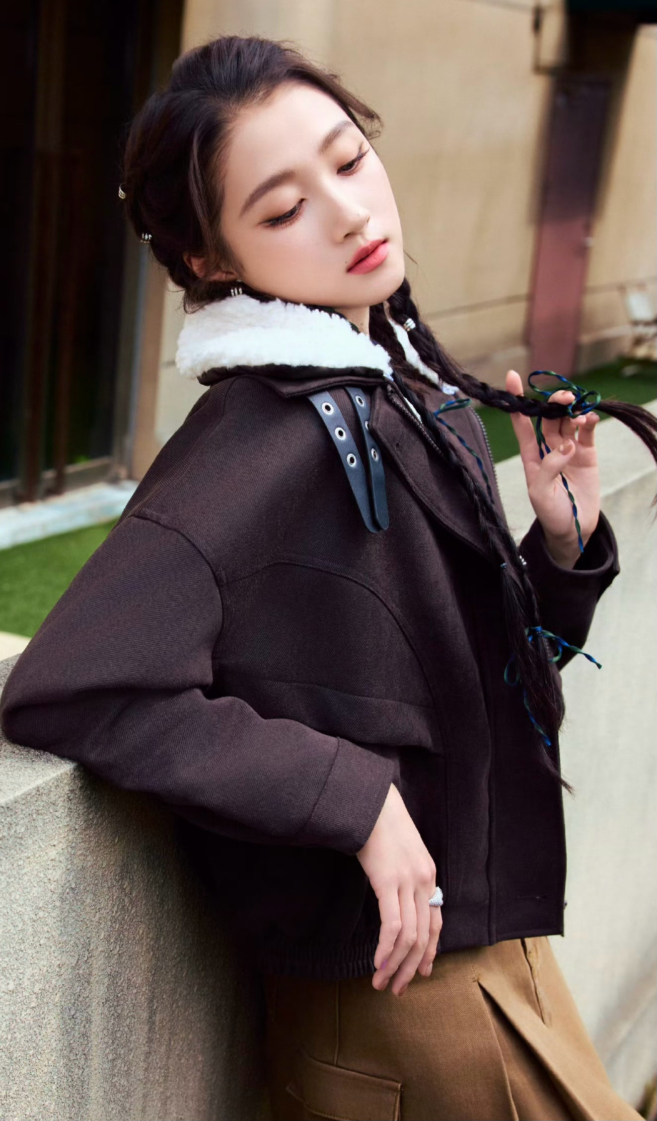 关晓彤[超话] 既美又飒的晓彤，中秋快乐！ ​​​