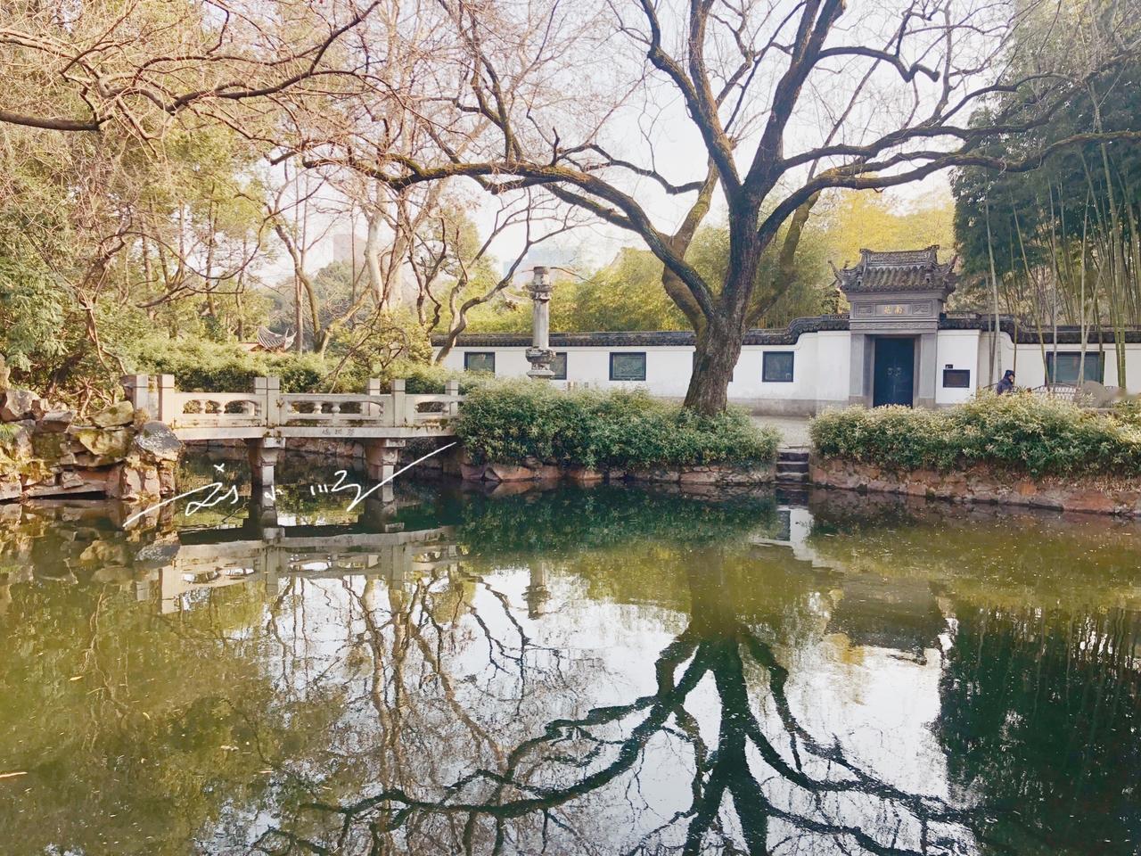 上海市嘉定区南翔古镇的“古猗园”，是“上海五大古典园林”之一，始建于明嘉靖年间，