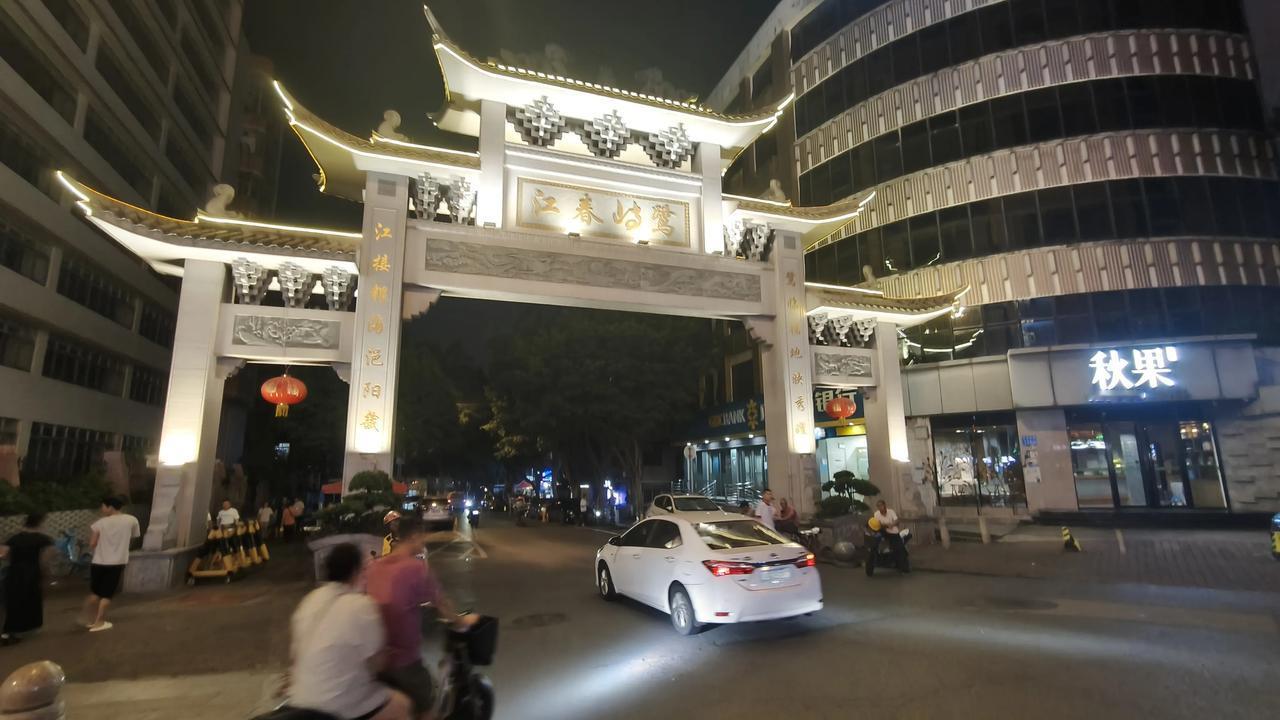 分享你手机里的家乡照这就是我家乡的照片，图一就是我村的牌坊，图二可以看到广州塔，