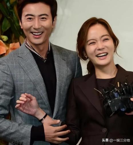 同样是娶韩国女明星，高梓淇和于晓光现在的婚姻生活真是天差地别。
 
一个是老婆无
