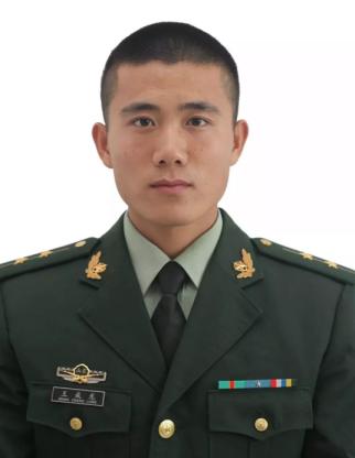 2018 年，武警济南支队入职了一个月的大学生，还立下了一等功，然而在拿到这枚奖