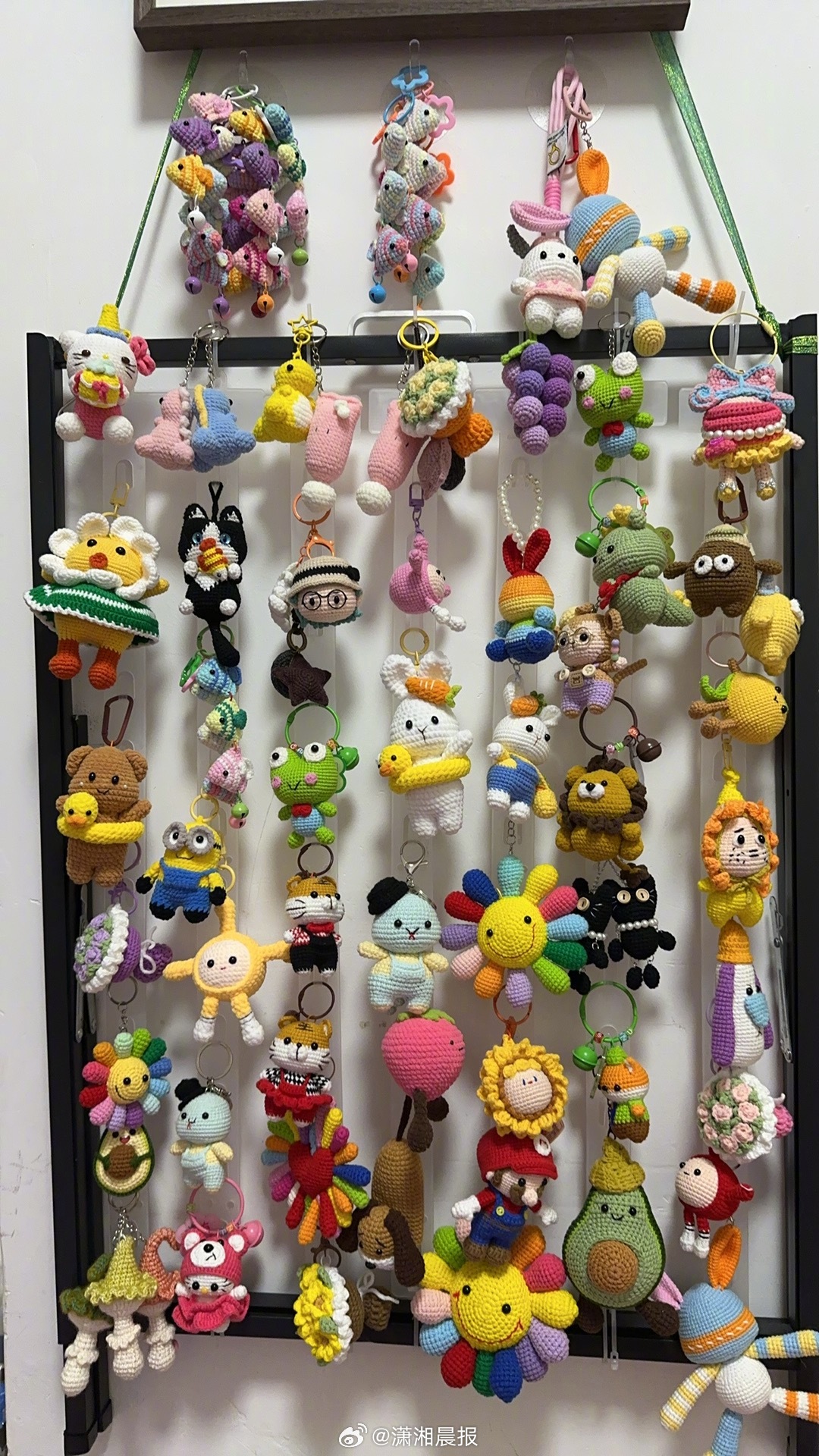 #女子背7岁脑瘫儿子摆摊说没有退路#【背着7岁儿子摆摊的妈妈收获十多万粉丝，她的