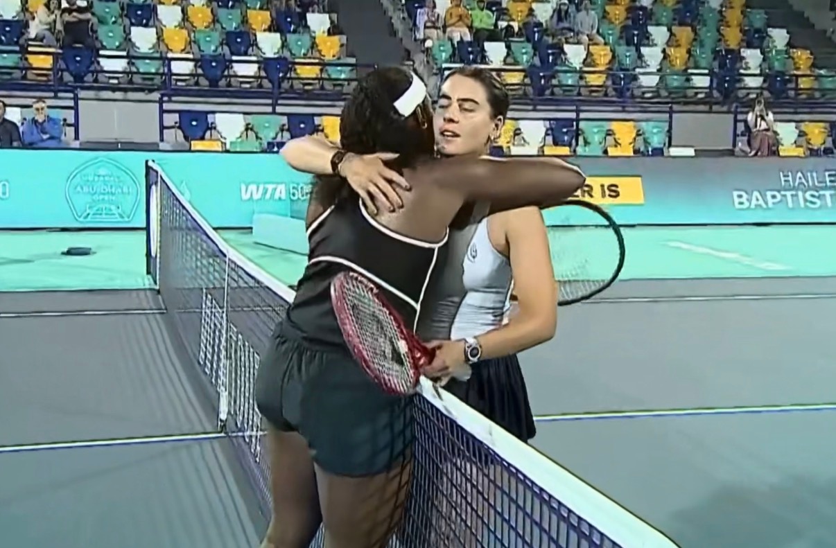 阿布扎比第二轮，4号种子纳瓦罗虽蛋但负，6-7(6)/6-0/3-6输给巴蒂斯特