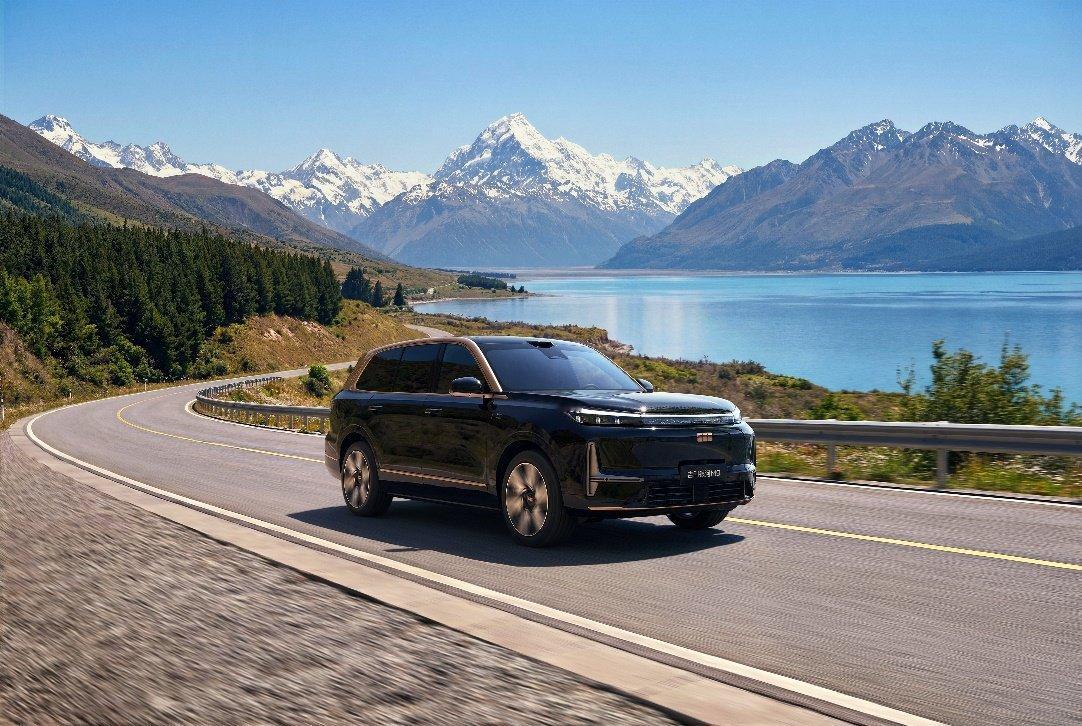 4月23日，吉利银河AI科技大六座旗舰SUV——银河M9黑金智曜版正式登场，限时