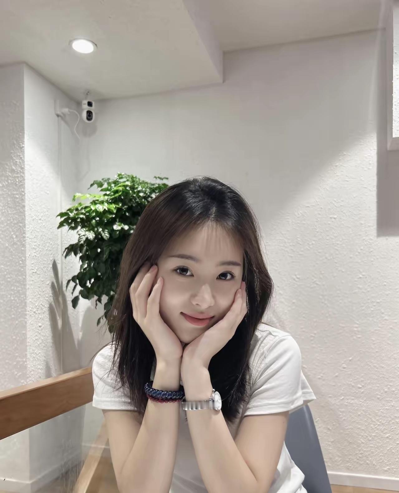 出生年：2003
所在城市：青岛市
身高：163cm
体重：45kg
学历：本科