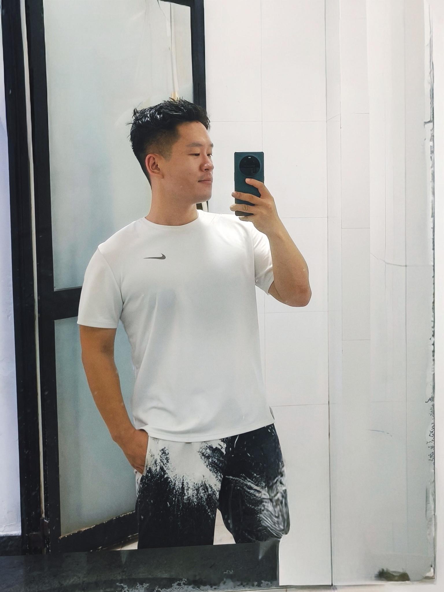 周末又过完啦[苦涩][苦涩][苦涩]梧桐苑的鸡蛋烤肠培根烤冷面+重庆小面~特别累