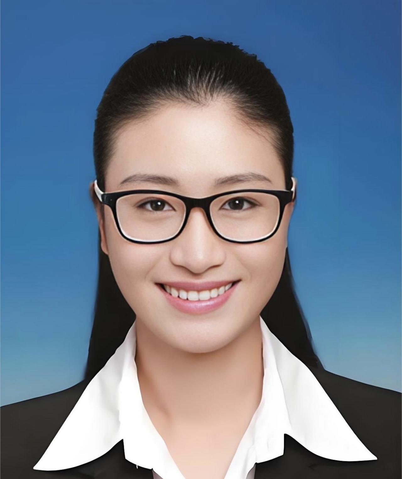 黄文秀，壮族姑娘，1989年4月出生在广西田阳，是一名共产党员，北师大法学硕士，