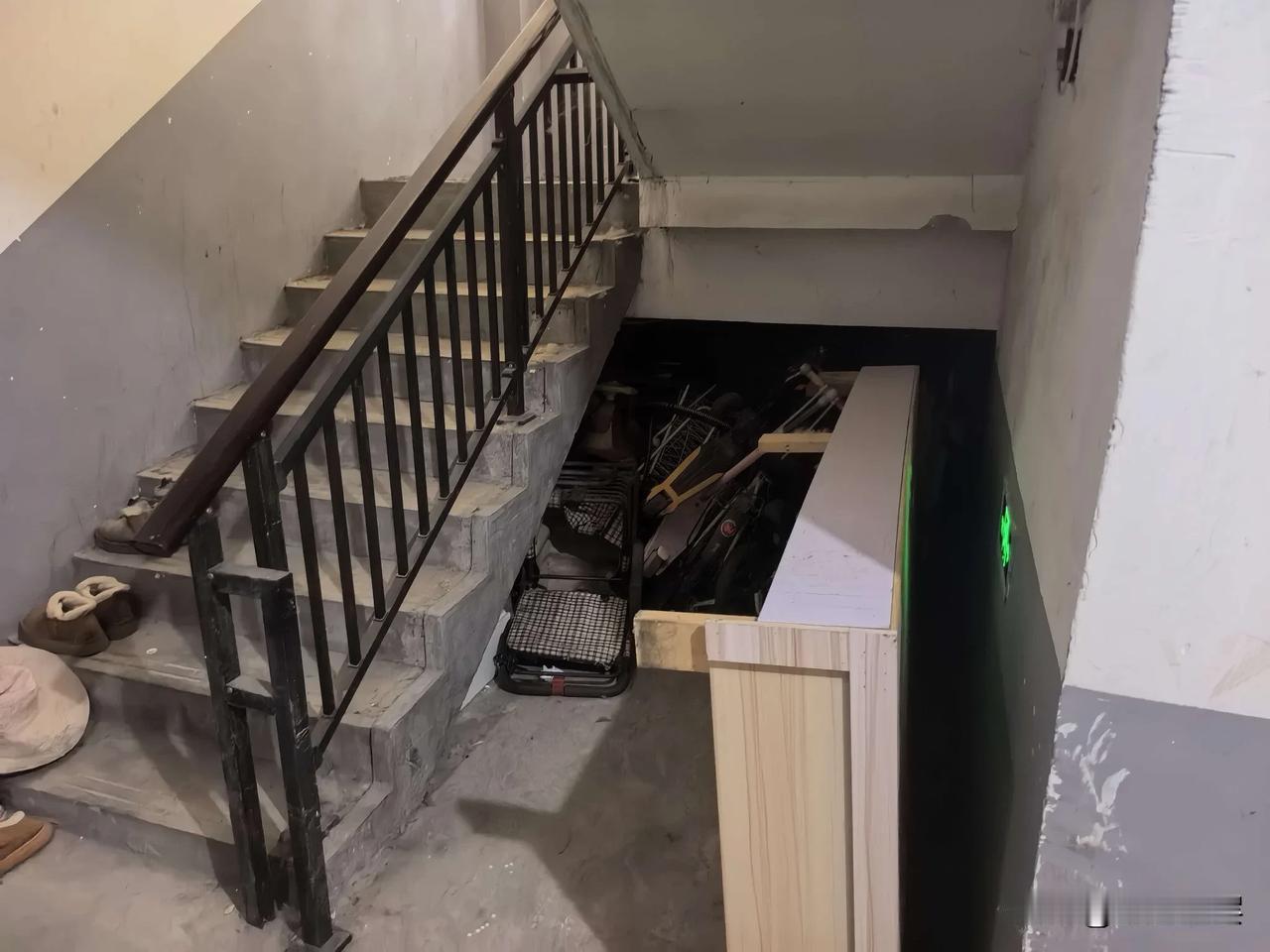 现在很多地方的小区都有很严重的隐患。以前是物业服务不行，物业服务人员态度粗暴蛮横