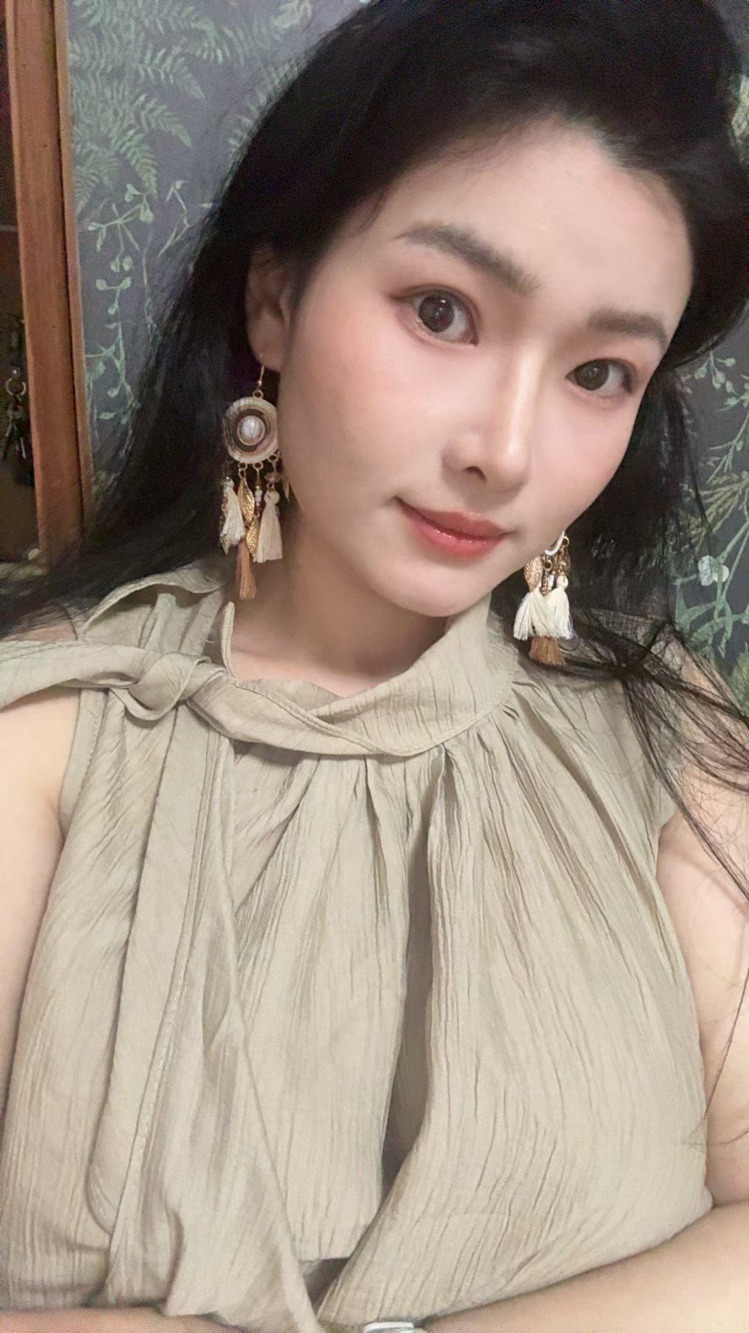 复古风穿搭，长裙与凉鞋的完美搭配为什么瑜伽裤有很多的颜色种类 有没有一张随手拍是