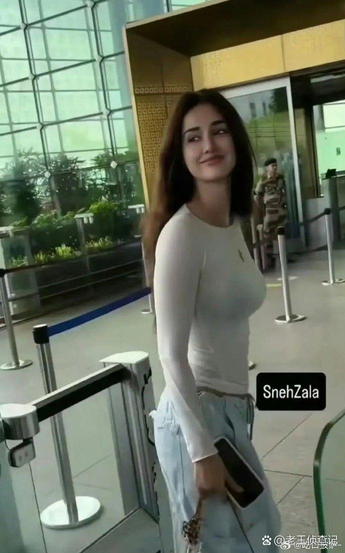 印度第一美人迪莎帕塔尼，身高175cm，体脂率只有12% 